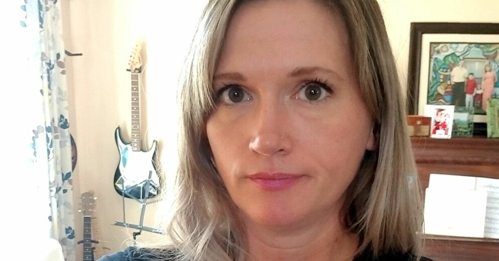 Flera myndigheter ställer sig bakom Amber Briggle och riktar hård kritik mot Texas guvernör Greg Abott och statsåklagaren Ken Paxton. Amber Briggle