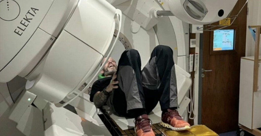 Gavin under en strålning av sin cancer på sjukhuset. Gavin under en strålning av sin cancer på sjukhuset.