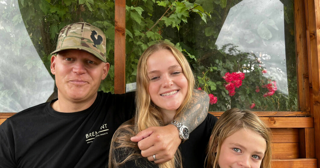 Gavin tillsammans med sina två barn som han kanske inte kommer få se växa upp. Gavin håller om sina två barn.