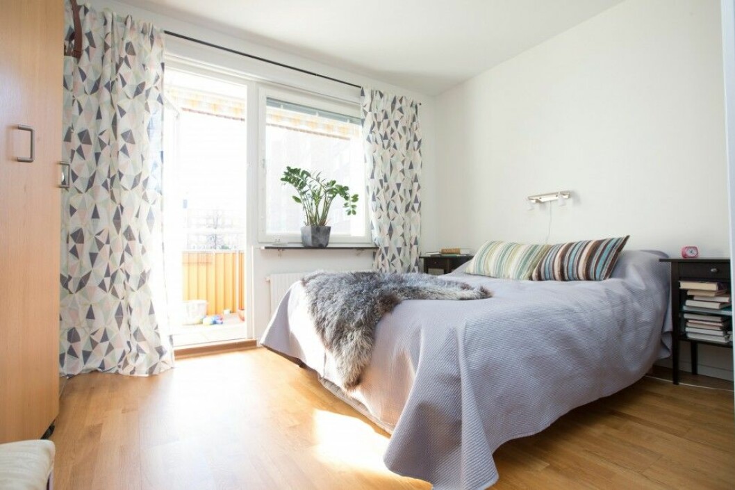Sovrummet vetter ut mot den barnvänliga innergården. Foto: Malin Bondeson Sovrummet vetter ut mot den barnvänliga innergården. Foto: Malin Bondeson