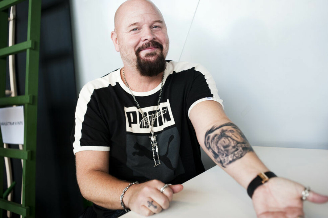 Anders Bagges tatuering föreställer hunden Esther. Anders Bagges tatuering föreställer hunden Esther.
