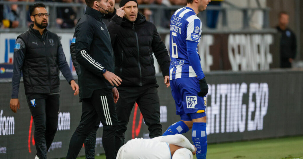 Anders Trondsen, i blått, stängs av ytterligare en match efter det röda kortet mot Djurgården. Arkivbild. Blåvitts nya smäll: Backen stängs av