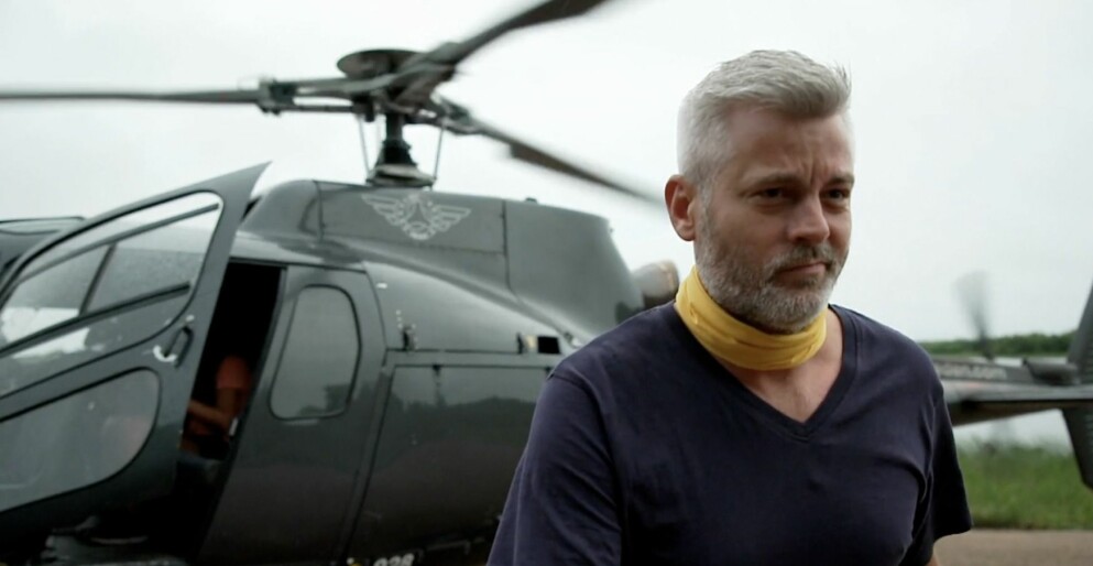 Andreas Alseryd i <span class=" italic" data-lab-italic_desktop="italic">Robinson</span> 2021. Andreas Alseryd kliver ut ur en helikopter