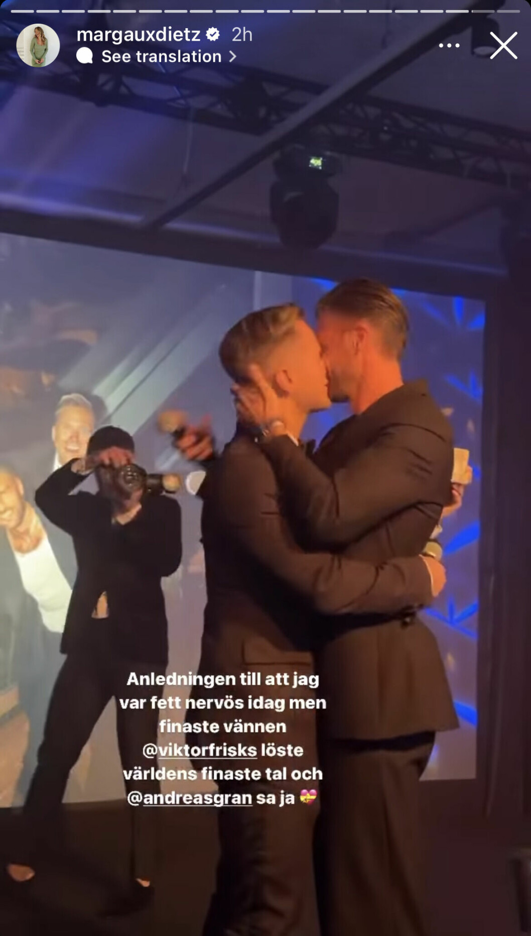 Andreas sa ja och paret är nu förlovade. Stort grattis till er! Andreas sa ja och paret är nu förlovade. Stort grattis till er!