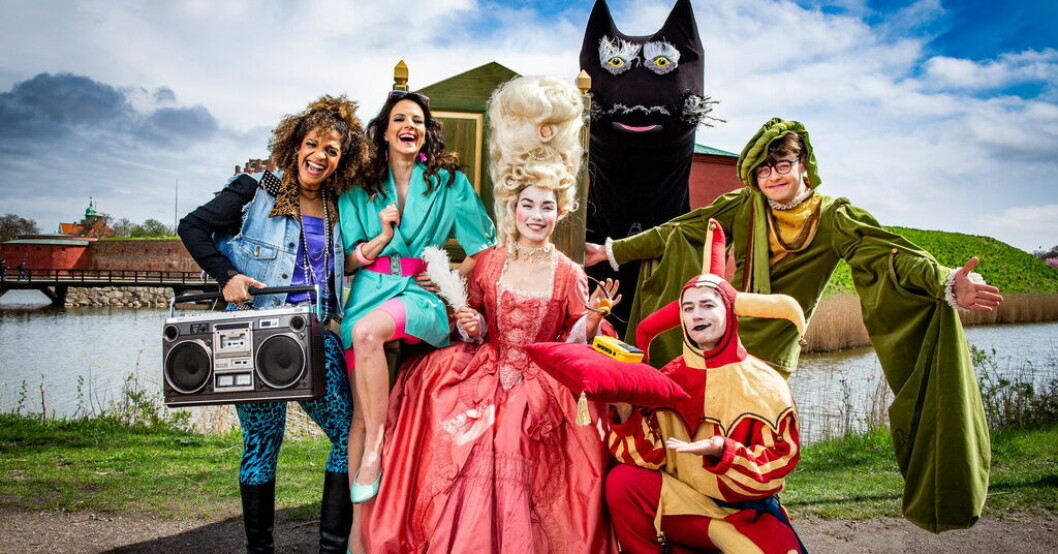 Angelika Prick, Malin Olsson, Ida On, Alexander Hermansson, Adrian Alebo Andersson och Sommarskuggan. Pressbild. Han är ny programledare i "Sommarlov"