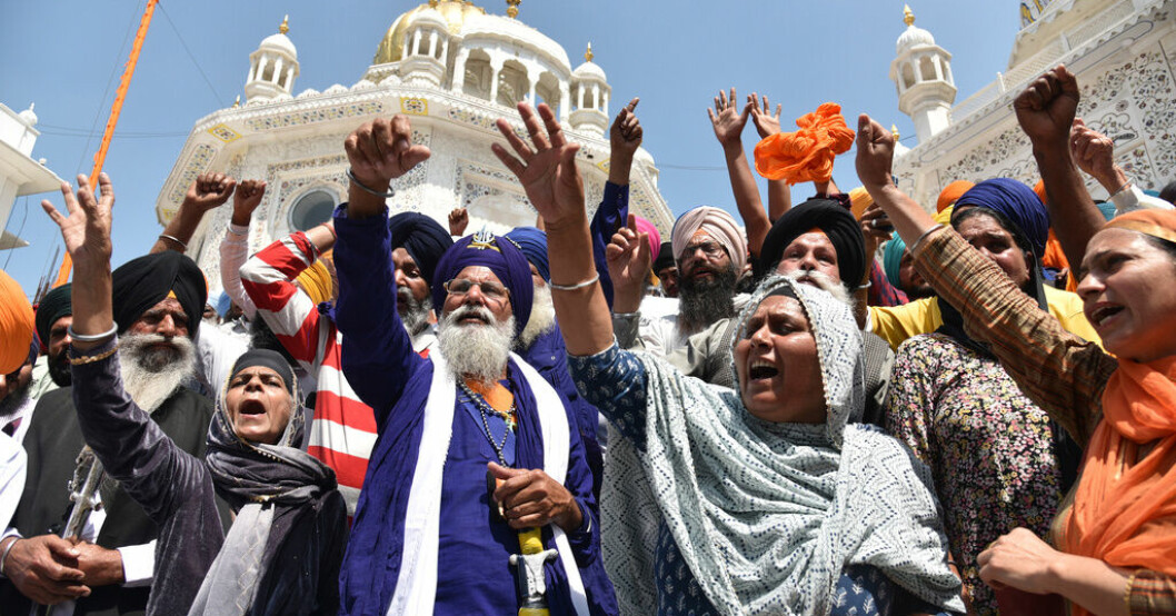 Anhängare till Amritpal Singh vid en demonstration i Amritsar i slutet av mars. Indisk separatistledare gripen