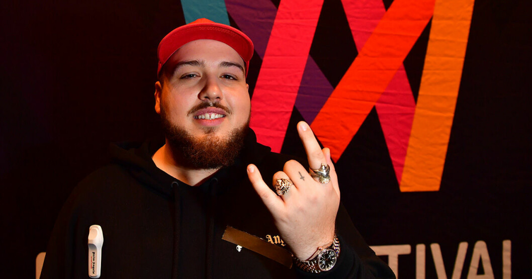 Anis Don Demina. Anis Don Demina under SVTs presentation av de artister som ska tävla i Melodifestivalen 2020.
