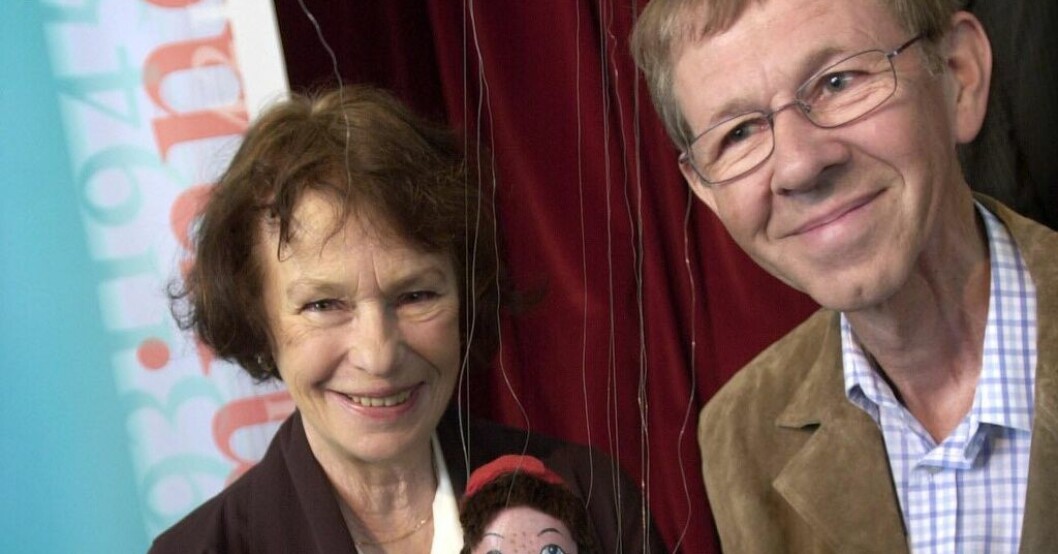 Anita Lindman Lamm och Ola Lundberg, som styrde dockan Televinken och gjorde rösten. Arkivbild från 2004. Rösten bakom Televinken är död