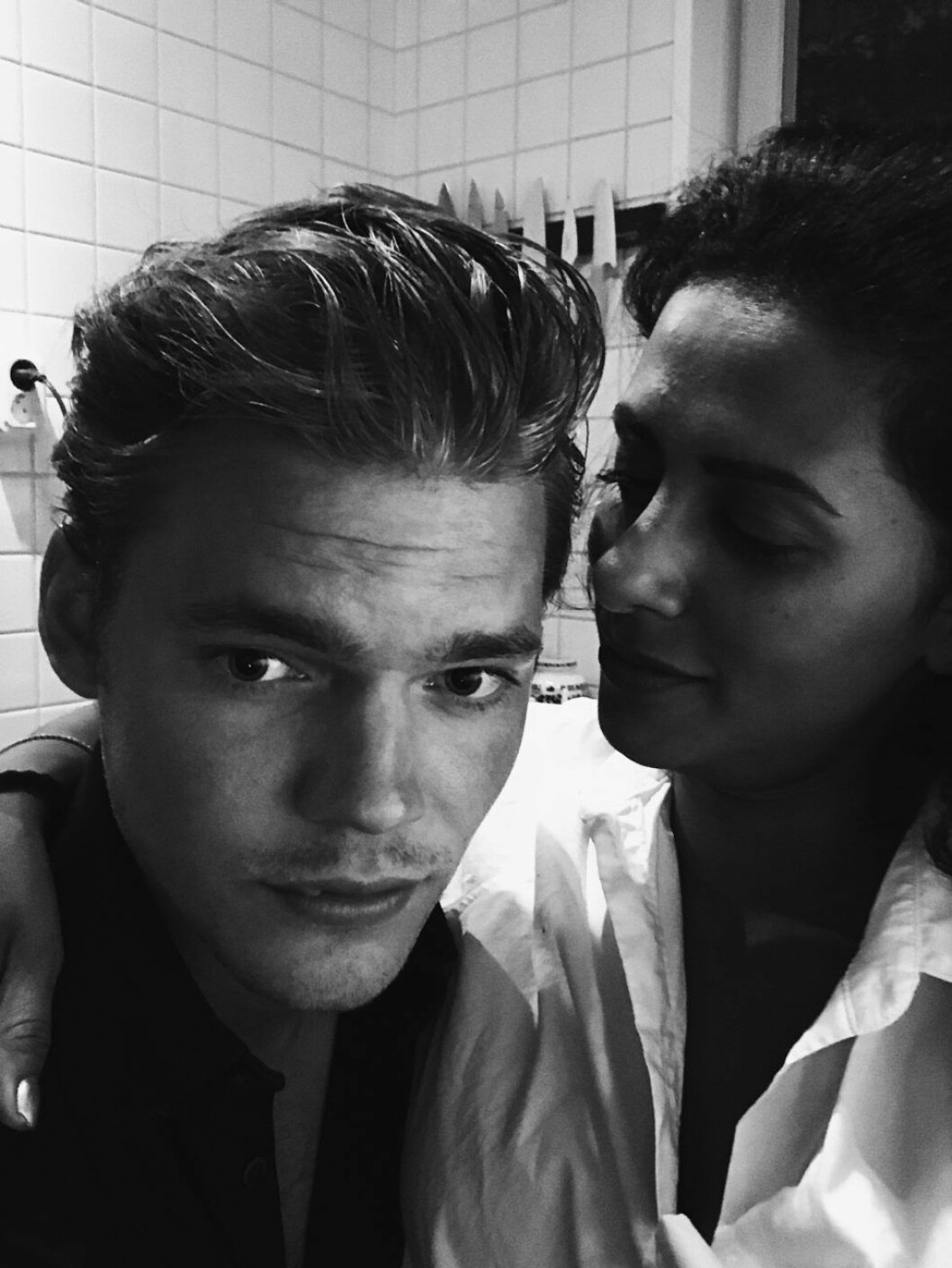 Anitha och Joel är störtkära i varandra.