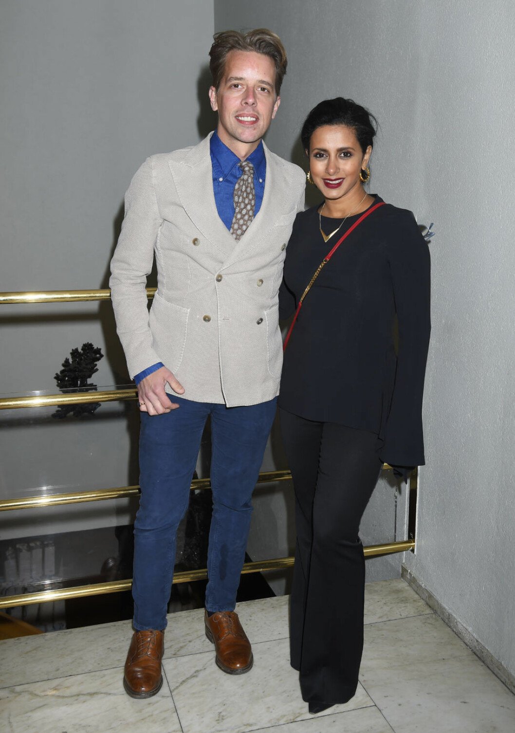 Calle Schulman och Anitha Schulman försöker att lösa sina problem. Calle Schulman och Anitha Schulman försöker att lösa sina problem.
