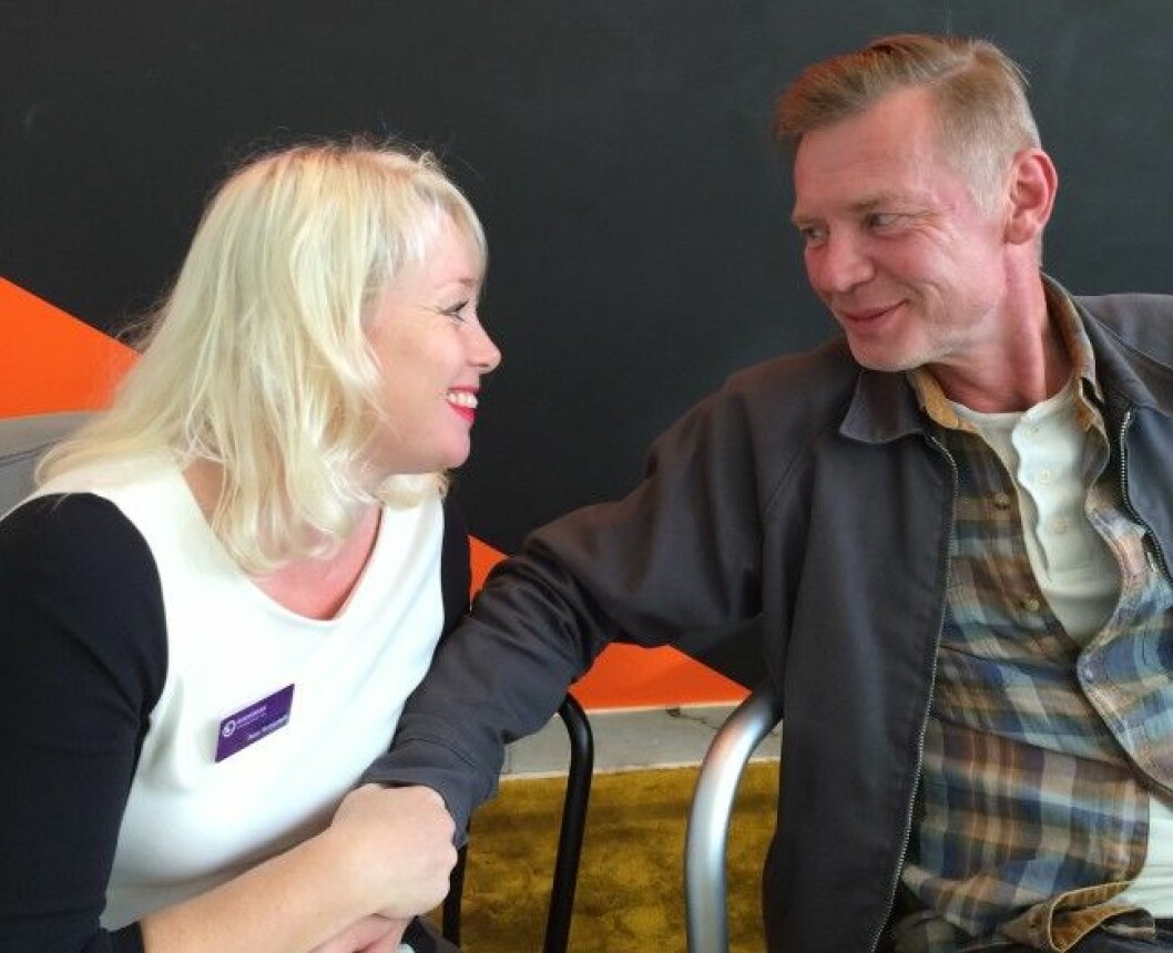 Kan inte låta bli att ta på varandra. Ann Heberlein och Erik van der Heeg är fortfarande nyförälskade. Foto: Hänt Kan inte låta bli att ta på varandra. Ann Heberlein och Erik van der Heeg är fortfarande nyförälskade. Foto: Hänt