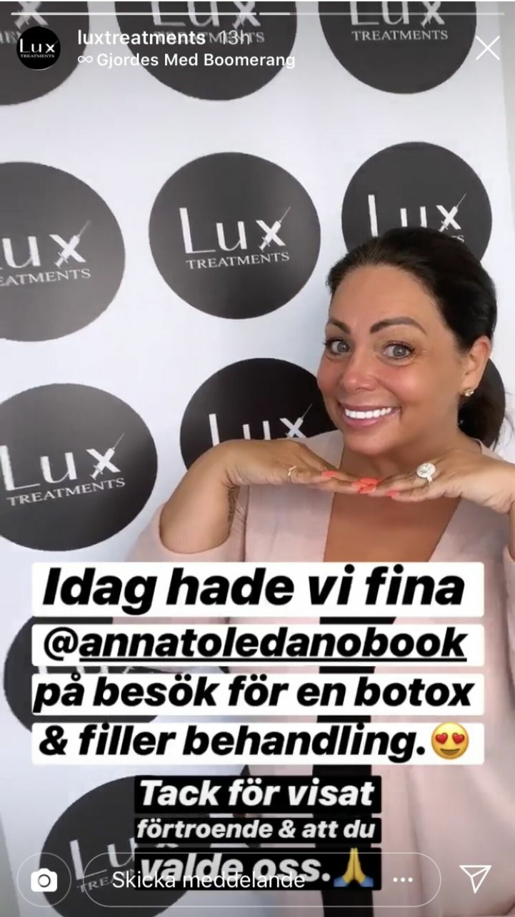 Anna Book visade glatt upp resultatet efteråt. Anna Book är glad