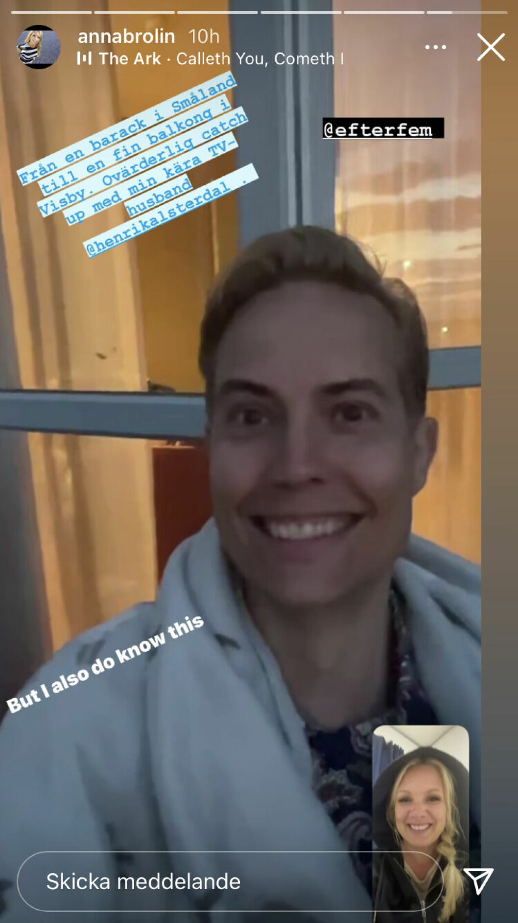 Anna Brolin har tagit en skärmdump på ett videosamtal med hennes kära kollega och vän Henrik Alsterdal. Anna Brolin har tagit en skärmdump på ett videosamtal med hennes kära kollega och vän Henrik Alsterdal.
