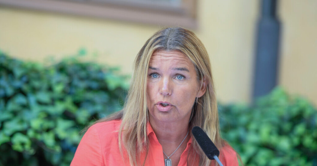 S: Regeringen måste lyssna på industrin