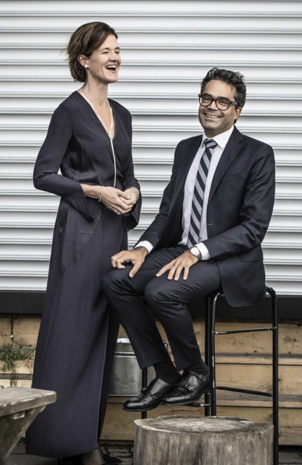 Anna och David. Anna Kindberg Batra skrattar tillsammans med maken David Batra