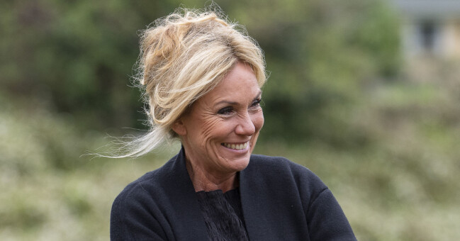 Anne Lundberg under inspelningen av SVT:s Antikrundan på Krägga herrgård. Anne Lundberg under inspelningen av SVT:s Antikrundan på Krägga herrgård.