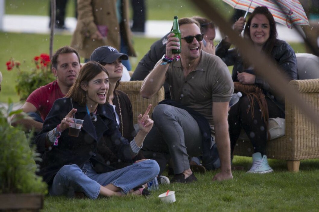 Äntligen en öl! Inför filmen drack inte Alexander Skarsgård en droppe alkohol på åtta månader. Äntligen en öl! Inför filmen drack inte Alexander Skarsgård en droppe alkohol på åtta månader.