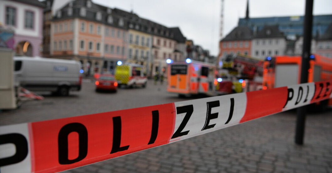 Arkivbild på en polisavspärrning i tyska Trier 2020. Tyska poliser sparkas för rasistisk chatt