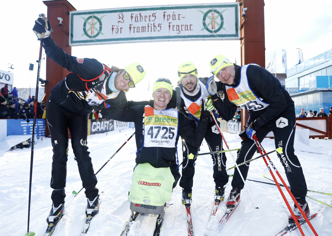 Aron Andersson har åkt <span class=" italic" data-lab-italic_desktop="italic">Vasaloppet</span> flertalet gånger i så kallad sitski. Den här bilden är tagen efter målgången år 2017. Aron Andersson har åkt Vasaloppet flertalet gånger i så kallad sitski. Den här bilden är tagen efter målgången år 2017.