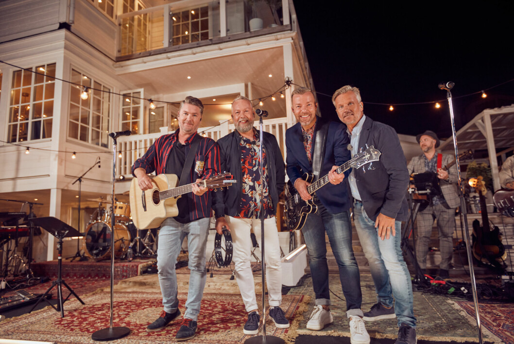 <span class=" italic" data-lab-italic_desktop="italic">Arvingarnas sommar – fest på Lassemans altan</span> hade premiär på TV4 den 22 maj. Arvingarnas sommar – fest på Lassemans altan hade premiär på TV4 den 22 maj.