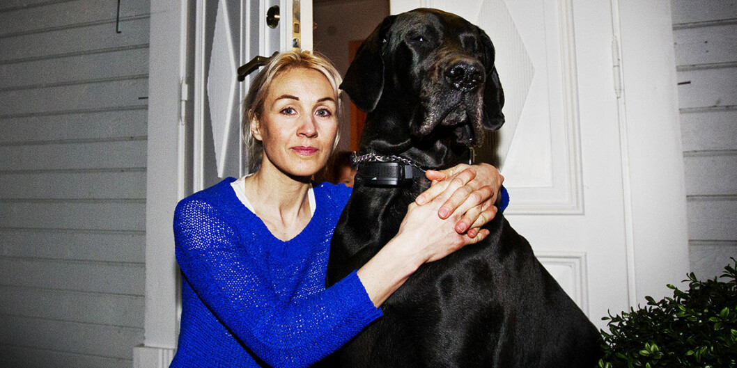 Åsa Wihlbeck med hunden Puma. Åsa Wihlbeck, tidigare Wilbäck, med hunden Puma