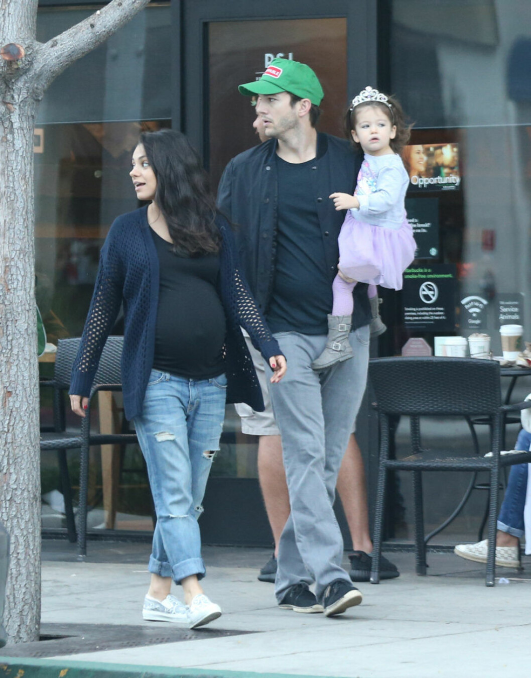 Pregnant Mila Kunis, Ashton Kutcher, & Wyatt Kutcher Grab Breakfast