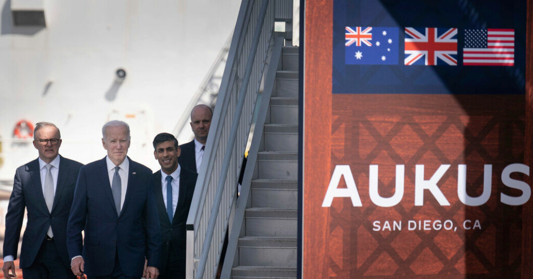 Australiens premiärminister Anthony Albanese, USA:s president Joe Biden och Storbritanniens premiärminister Rishi Sunak träffades på en amerikansk flottbas i San Diego på måndagen. Kina kritiskt mot pakt med atomubåtar