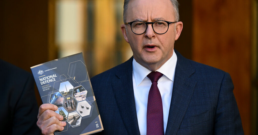 Australiens premiärminister Anthony Albanese vid måndagens presskonferens. Australien vill se större räckvidd i försvaret