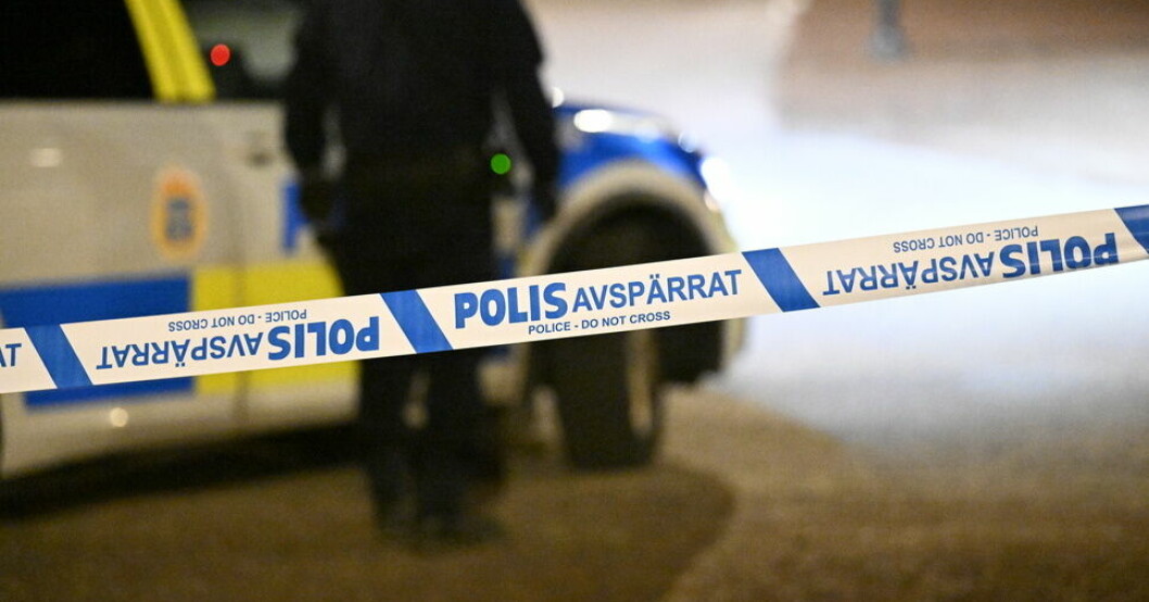 En person har påträffats skadad i en lägenhet i Södertälje, händelsen utreds som misstänkt mordförsök. Arkivbild. Avspärrat.