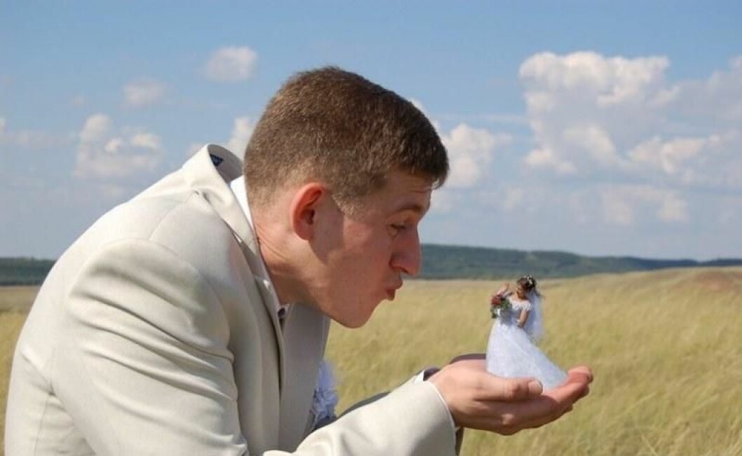 Källa: <a href="http://upload2.weddbook.com/blogs2/236/awkward-russian-wedding-photos-are-a-whole-new-level-of-wtf-nsfw-485-int.jpg" target="_blank">Upload2.weddbook.com</a> Källa: Upload2.weddbook.com