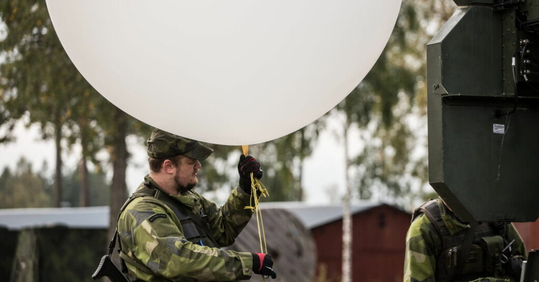 Ballonger används av Försvarsmakten före artilleribeskjutning för att mäta temperatur, luftfuktighet och vindriktning. Arkivbild. Så används jätteballongerna av Sverige