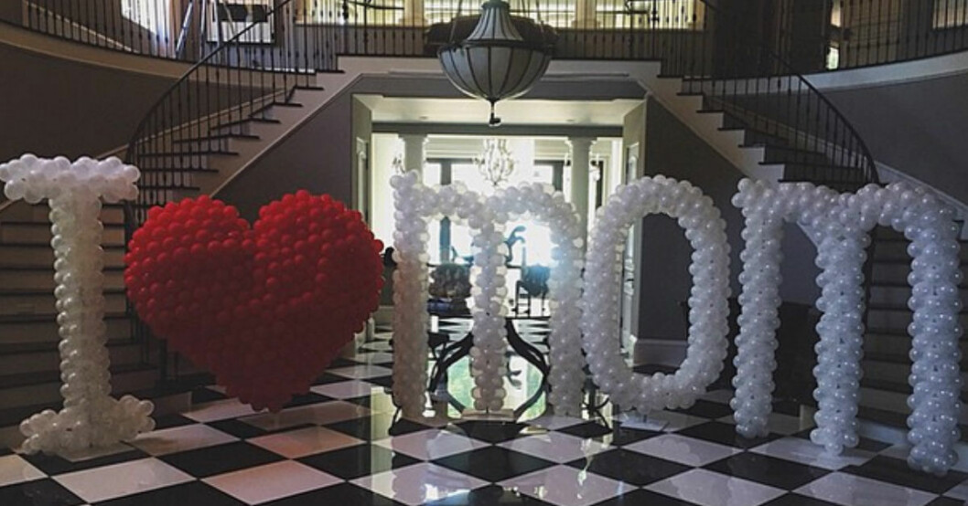 Via: <a href="https://instagram.com/kendalljenner/">Instagram</a> ballonger mors dag kardashian