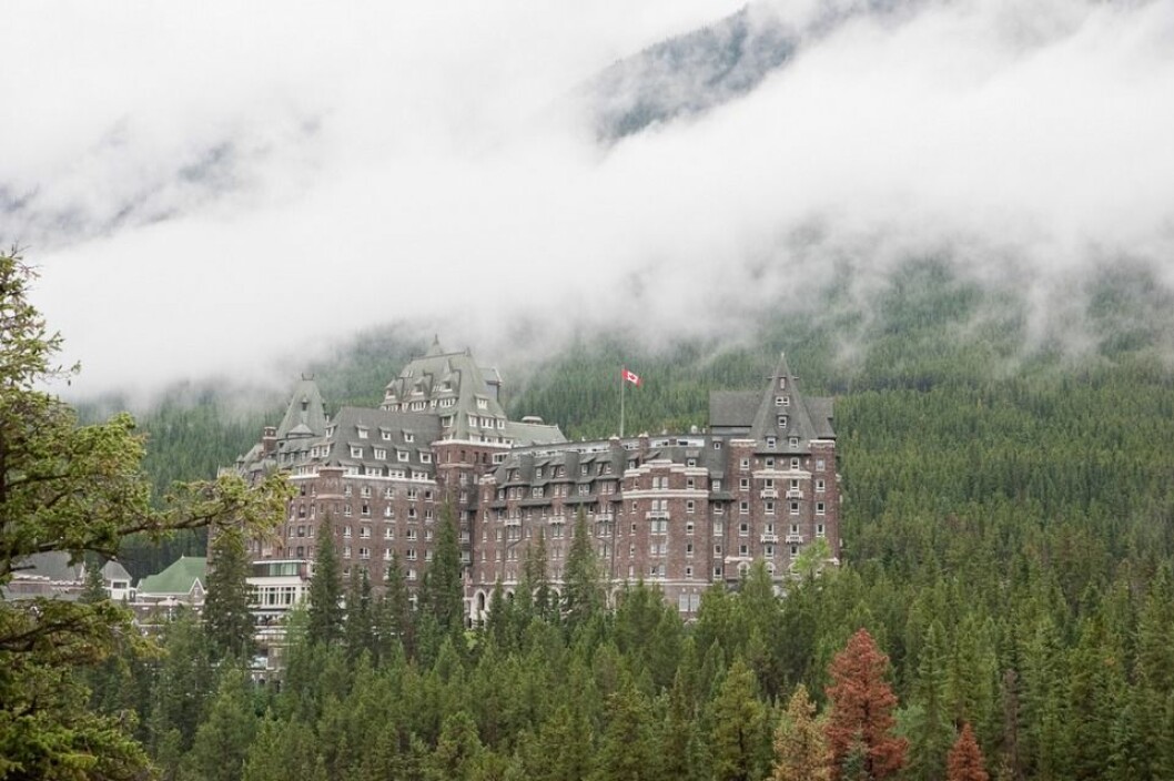 via <a href="https://www.flickr.com/photos/bradandkathy/3846955790">Flickr</a> Banff Springs Hotel