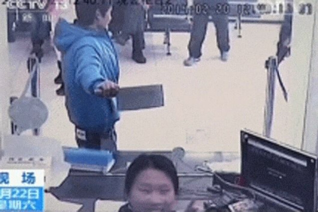 Via: <a href="http://kotaku.com/bank-teller-laughs-at-one-truly-awful-robber-1529569506" target="_blank">Kotaku</a> bankfail