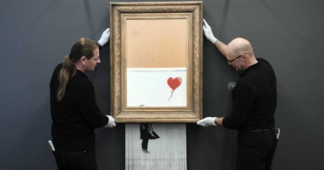 Banksy lovar visa hur han lyckades förstöra målningen "Flicka med ballong" under en auktion 2018. Banksys första egna utställning på 14 år