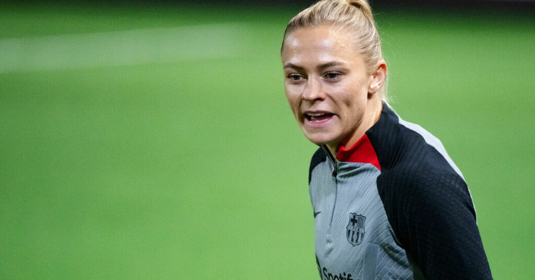 Barcelonas Fridolina Rolfö lider med sina spanska lagkamrater som riskerar att missa fotbolls-VM på grund av en konflikt med det spanska förbundet. Arkivbild. Rolfö om kaoset: "Otroligt sorgligt och tragiskt"
