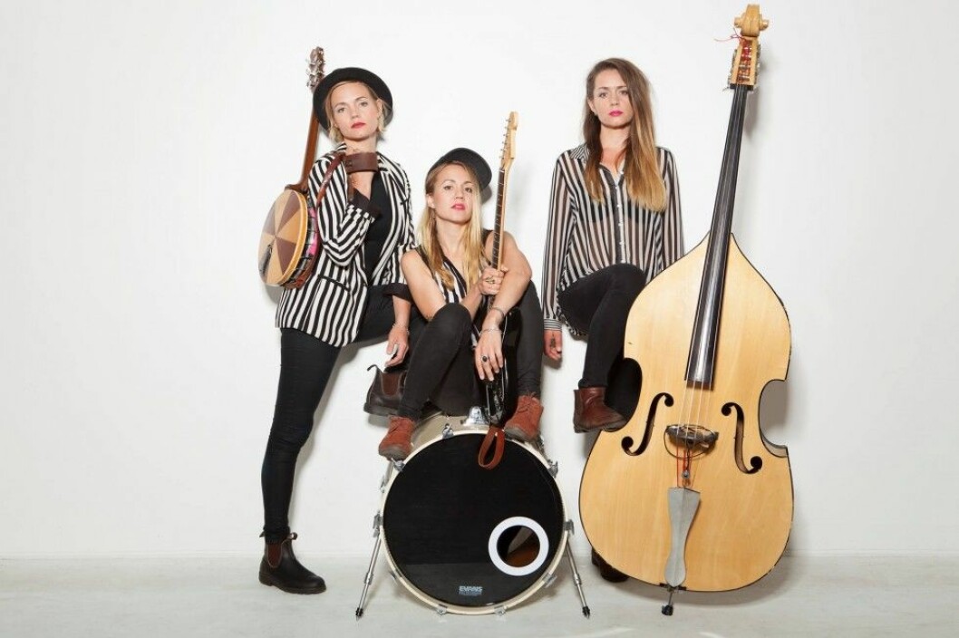 Systrarna Greta, Sunniva och Stella Bondesson hade tidigare bandet Slaptones med sin pappa Janåke. Via: <a href="https://www.facebook.com/baskery/photos/a.439706895957.233941.273101800957/10152464265885958/?type=1&theater" target="_blank" rel="noopener">Facebook</a> Systrarna Greta, Sunniva och Stella Bondesson hade tidigare bandet Slaptones med sin pappa Janåke. Via: Facebook