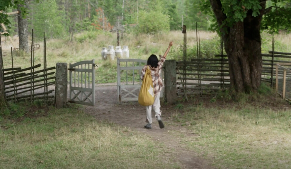Bella lämnade 1800-talsgården och tävlingen självmant, när det bara var några veckor kvar till finalen. Bella lämnade 1800-talsgården och tävlingen självmant, när det bara var några veckor kvar till finalen.