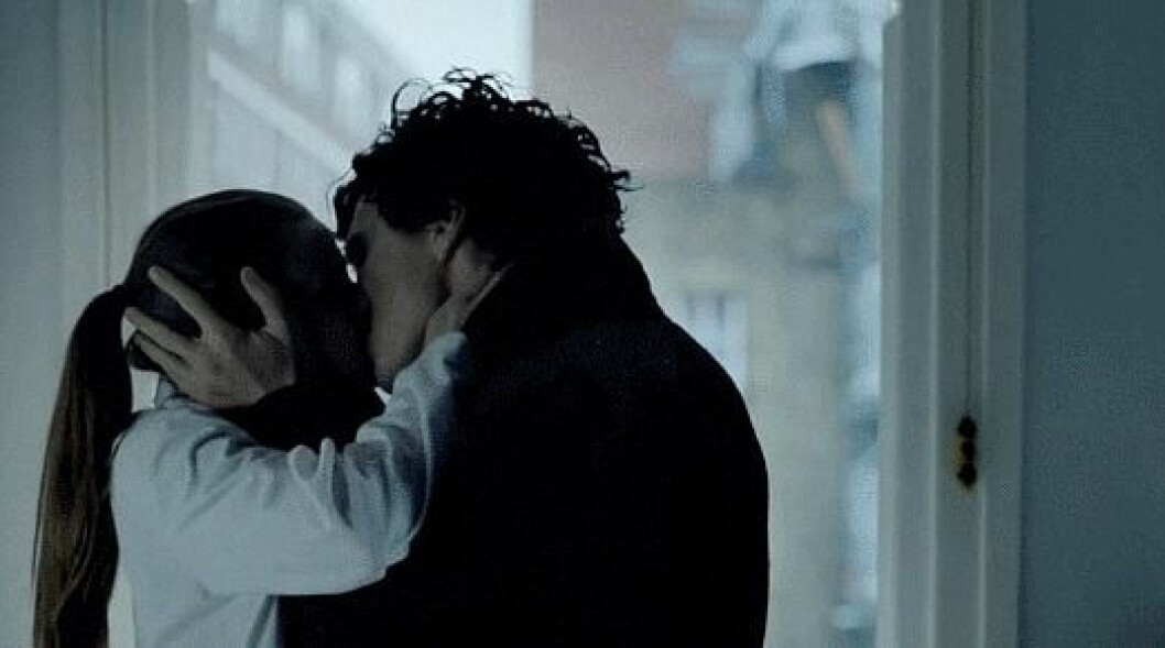 Via: <a href="http://www.popsugar.com/love/Sherlock-Molly-Kiss-GIF-33628366#photo-33628407" target="_blank">Popsugar</a> benedictcumberbatch