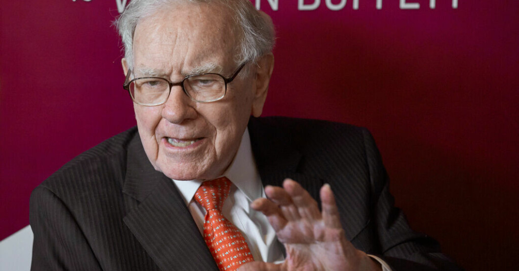 Berkshire Hathaway, med vd och ordförande Warren Buffett, presenterar kvartalssiffror i samband med en årsstämma i Omaha, Nebraska. Arkivbild Buffetts bolag slår förväntningarna