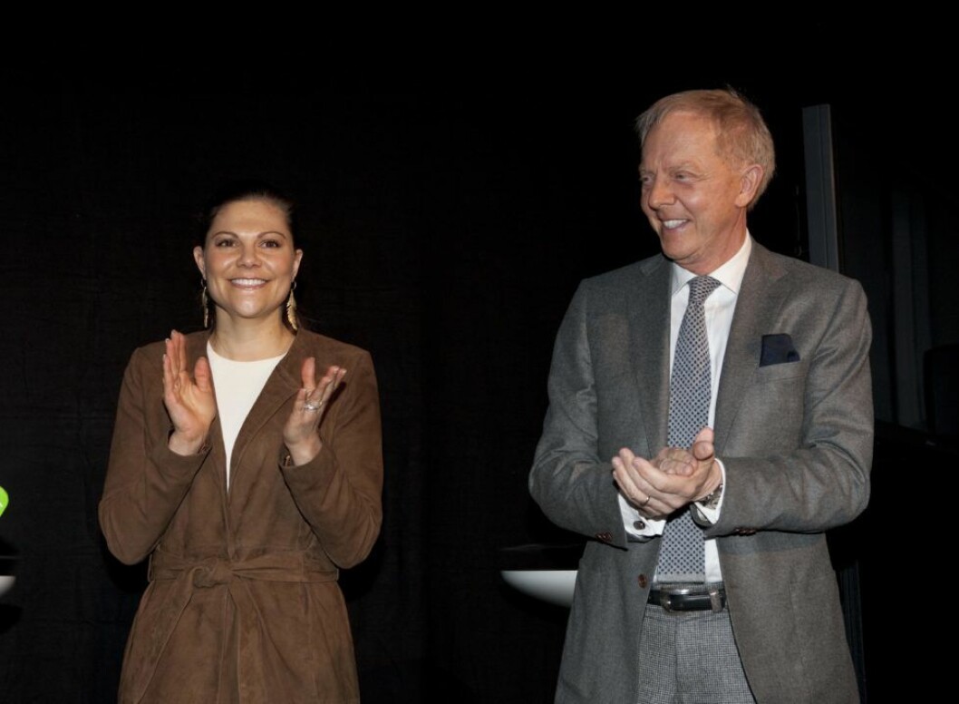 Bertil Hult har bland annat lånat ut sitt privatjet till Victoria och Daniel.