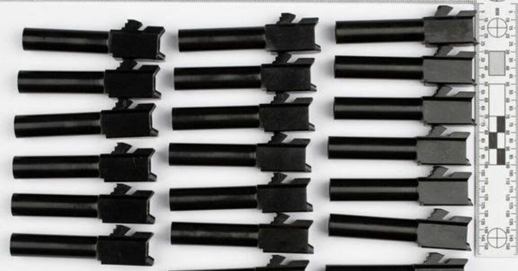 Beslagtagna pipor till pistoler. Män smugglade 3D-printade vapendelar – åtalas
