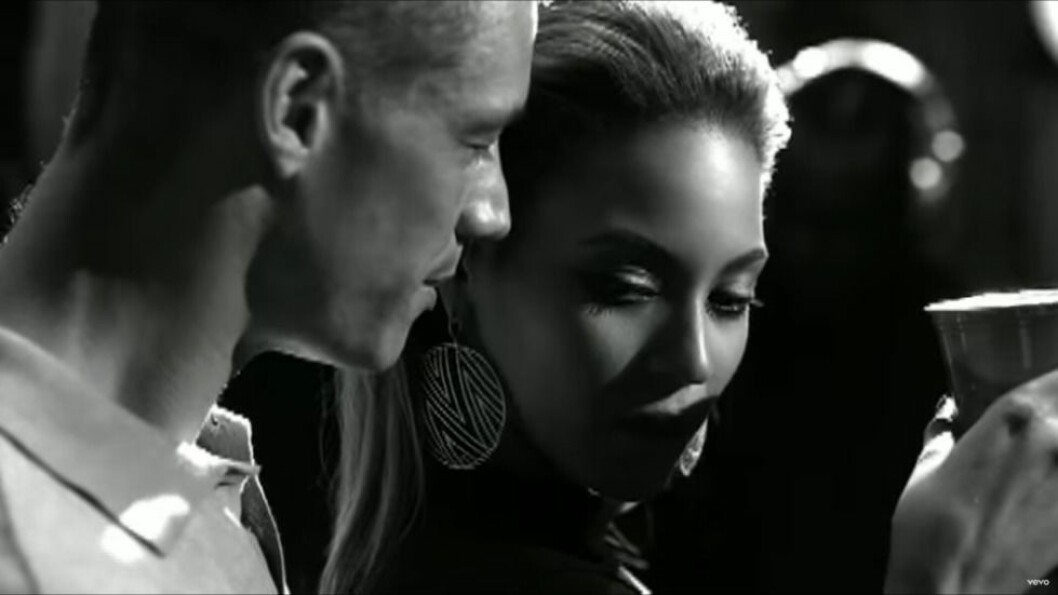 Örhängena spelar en central roll i videon till Beyonces nio år gamla låt “If I were a boy”. Örhängena spelar en central roll i videon till Beyonces låt "If I were a boy".
