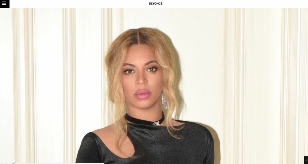 Beyonces berömda örhängen tittar fram. Beyonces berömda örhängen tittar fram.