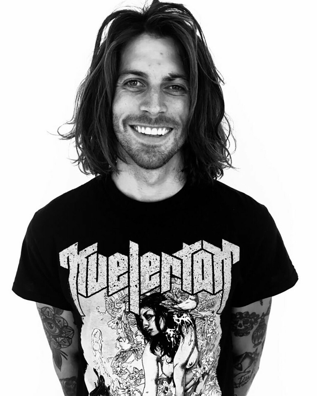 Klas Beyer. Klas Beyer i svart t-shirt