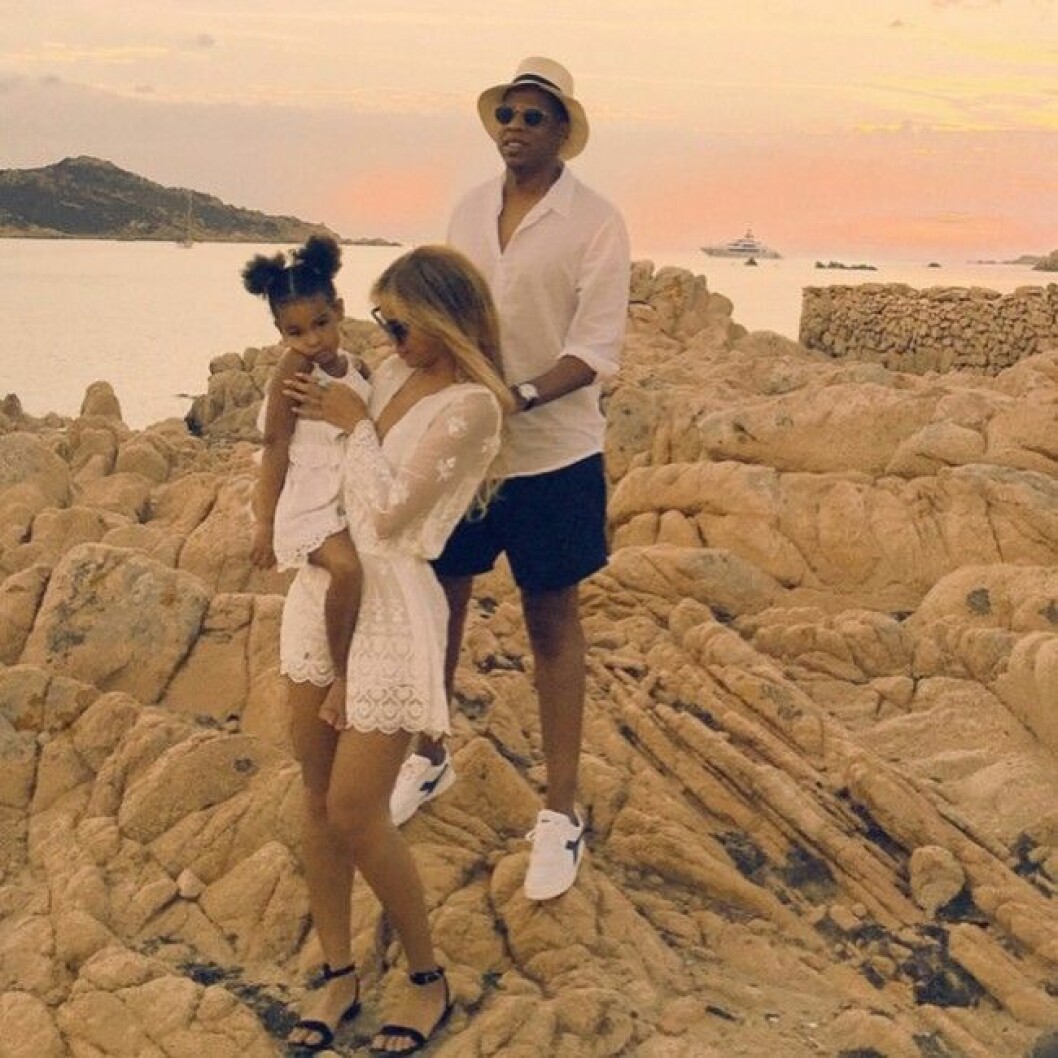 Beyoncé Knowles-Carter med Jay-Z och dotter Blue Ivy under en semester.