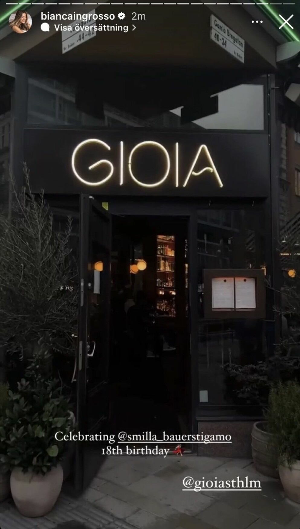 Bianca Ingrossos Instagram story visar den pampiga entrén in till restaurangen. Bianca Ingrossos Instagram story visar den pampiga entrén in till restaurangen.