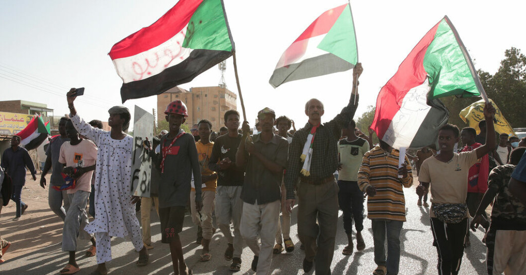Bild från demonstration mot militärstyret i Khartum häromveckan. Uppgifter: Avtal om "humanitär korridor" i Sudan