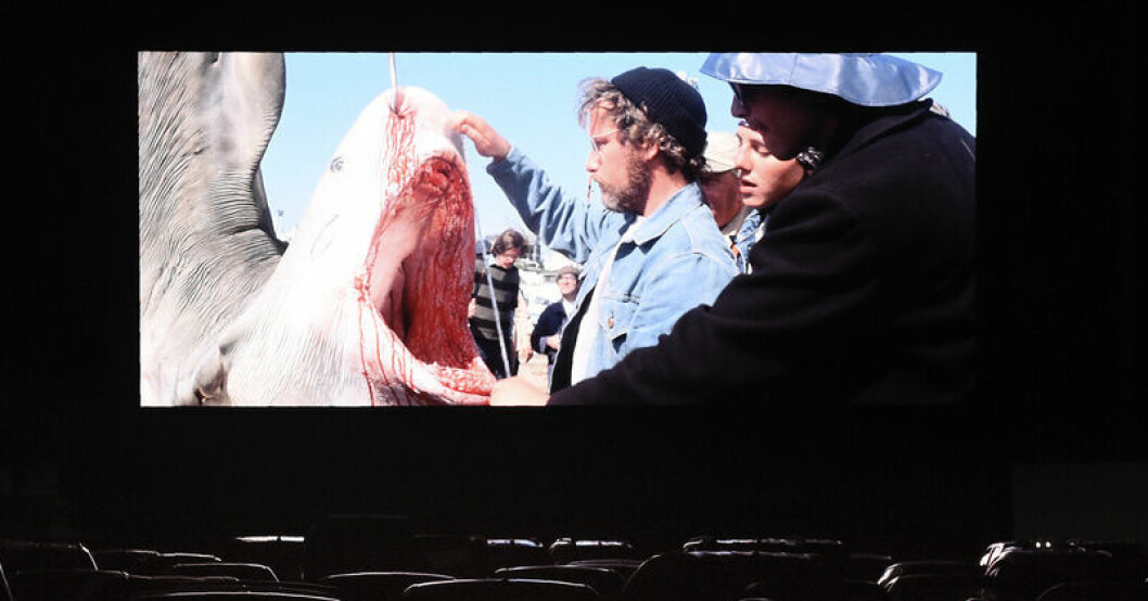 Bild från en drive-in-visning av filmen "Hajen" i Kalifornien 2020. Arkivbild. "Hajen"-fotograf död – hyllas av Spielberg
