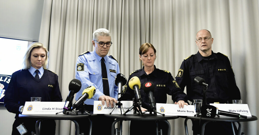 Bild från en pressträff med polisen 2019. Från vänster, Linda H Staaf, dåvarande chef för underrättelsenheten på Noa, rikspolischef Anders Thornberg, Marie Berg, chef för nationella bombskyddet samt Mats Löfving, dåvarande chef för Noa. Turerna inom polisledningen: Detta har hänt